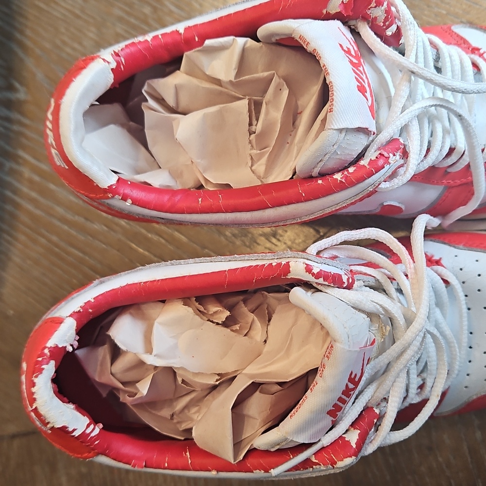 Nike Women's Red and White Heels - Picture 10 of 10